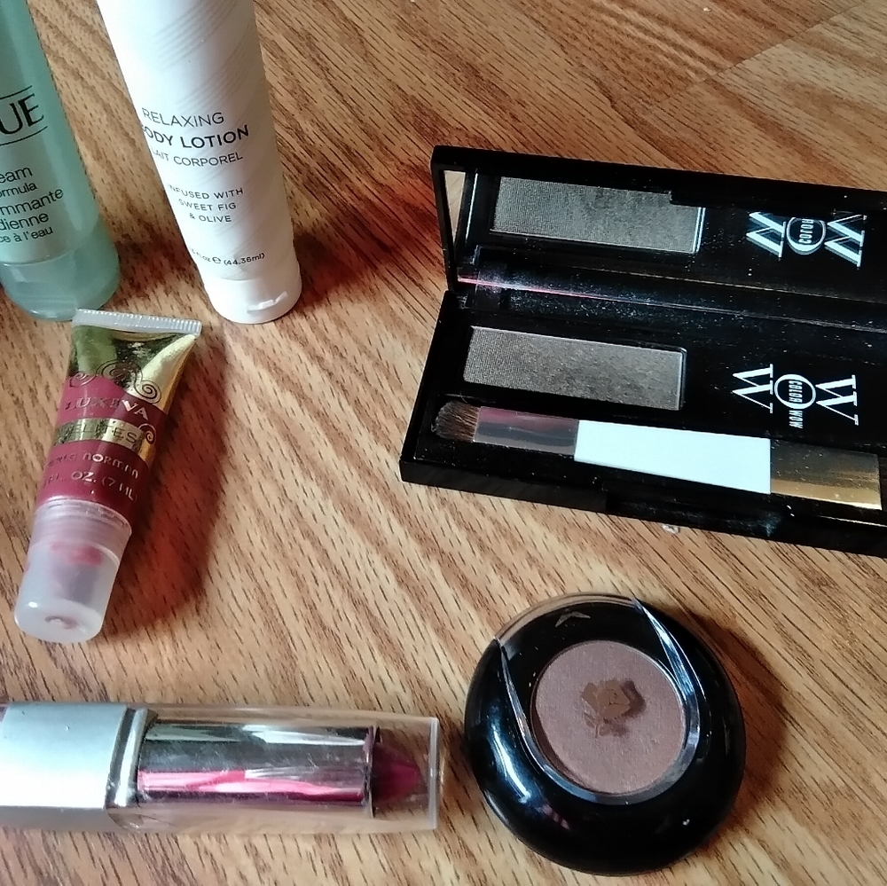 Makeup bundle - Picture 7 of 7